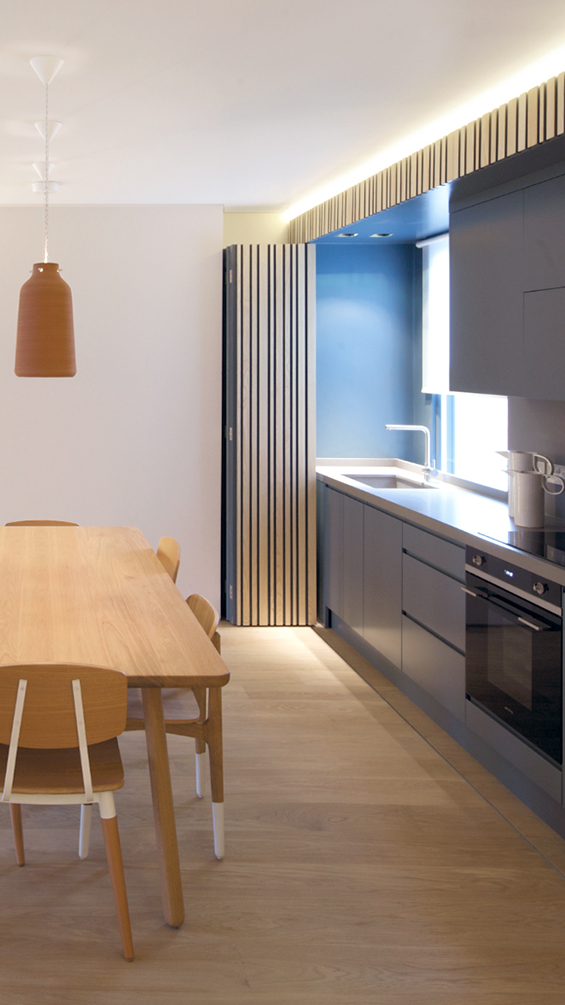 Contemporary open plan kitchen with a dining area.