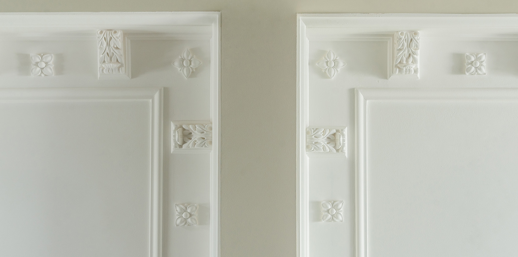 White ceiling with antique trims.