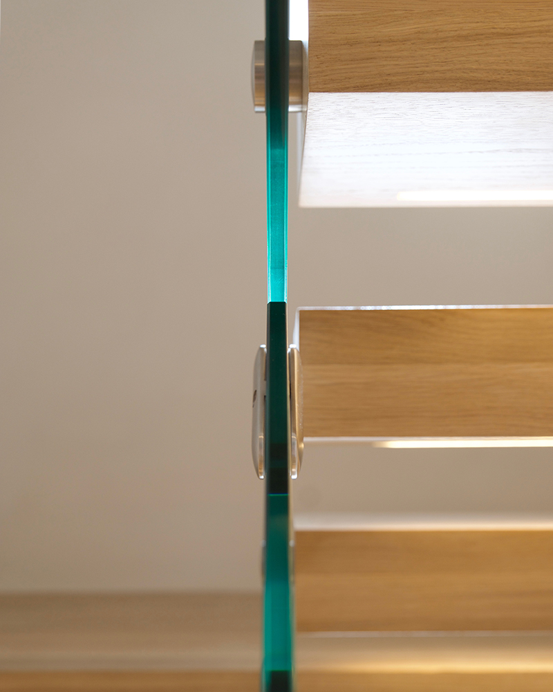 Staircase with single glazed handle.